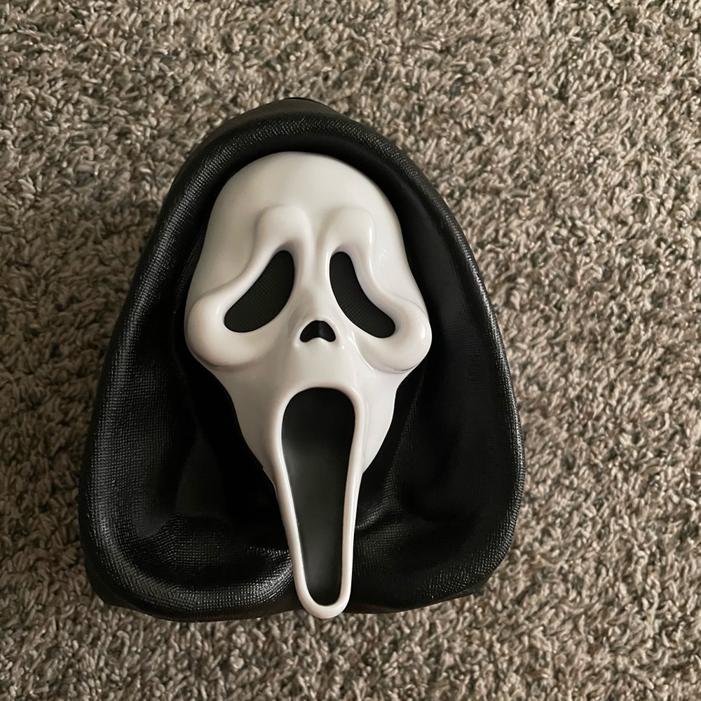 AMC scream mask popcorn bucket
